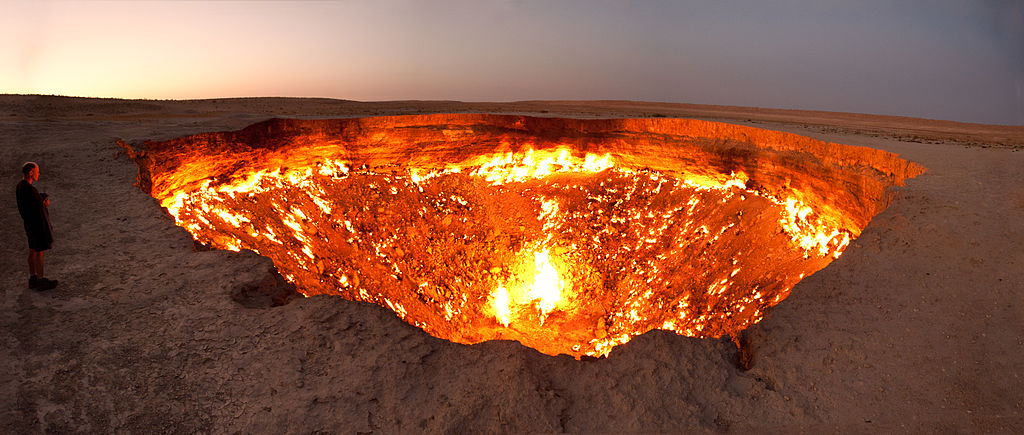 Darvasa_gas_crater_panorama.jpg