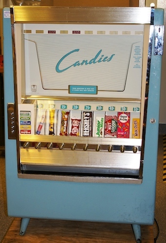 CandiesVendingMachine1952.jpg